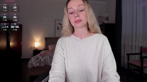 Snapshot of em_emilie chatting on November 24, 3:12 pm Emilie online show from November 24, 3:12 pm