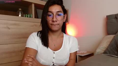 Snapshot of em_rotic chatting on March 1, 1:07 pm Emilia online show from March 1, 1:07 pm