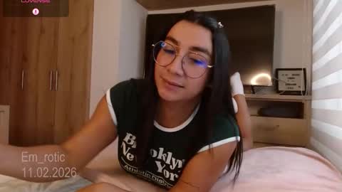 Snapshot of em_rotic chatting on February 12, 9:21 pm Emilia online show from February 12, 9:21 pm