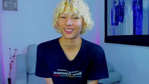 Snapshot of ema__gold1 chatting on April 9, 2:55 am Ema Gold online show from April 9, 2:55 am