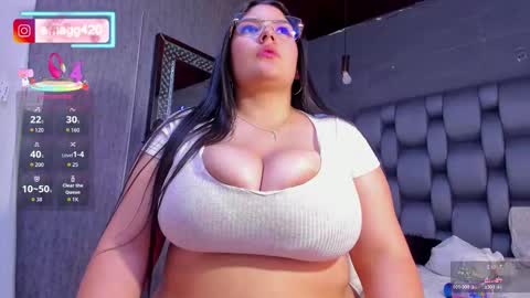 Snapshot of ema_grey1 chatting on November 11, 5:35 pm ema_grey1 online show from November 11, 5:35 pm