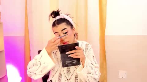 Snapshot of ema_lambert chatting on October 24, 4:03 pm Ema Lambert online show from October 24, 4:03 pm