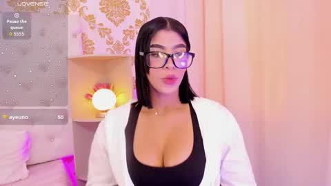 Snapshot of ema_lambert chatting on December 5, 5:09 pm Ema Lambert online show from December 5, 5:09 pm