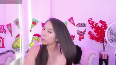 Snapshot of ema_louisx chatting on December 15, 12:17 pm Ema louisx online show from December 15, 12:17 pm