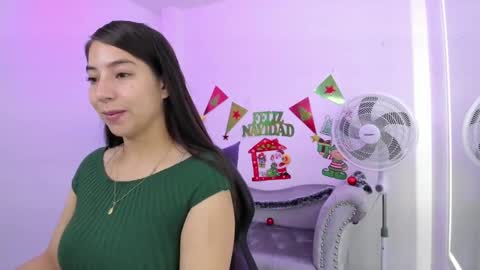 Snapshot of ema_louisx chatting on December 23, 11:57 am Ema louisx online show from December 23, 11:57 am