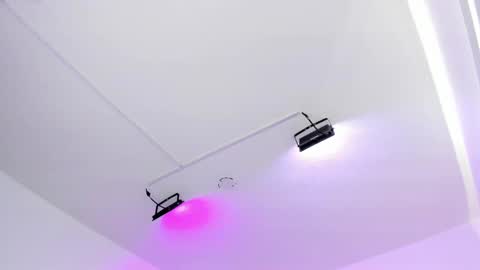 Snapshot of ema_louisx chatting on December 23, 3:01 pm Ema louisx online show from December 23, 3:01 pm