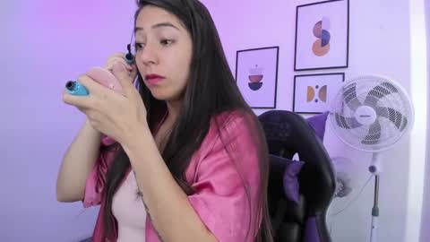 Snapshot of ema_louisx chatting on January 8, 12:47 pm Ema louisx online show from January 8, 12:47 pm