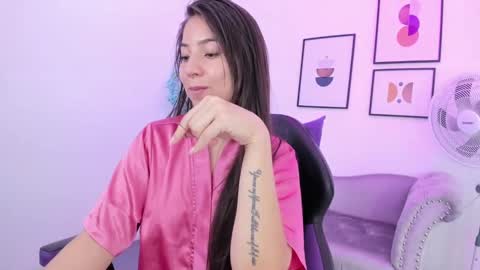 Snapshot of ema_louisx chatting on January 14, 4:50 pm Ema louisx online show from January 14, 4:50 pm