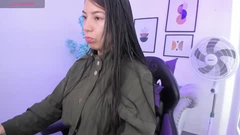 Snapshot of ema_louisx chatting on January 29, 12:13 pm Ema louisx online show from January 29, 12:13 pm