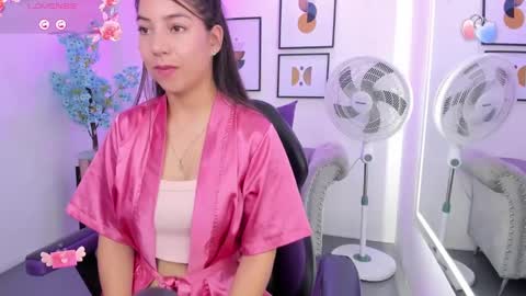 Snapshot of ema_louisx chatting on February 13, 4:50 pm Ema louisx online show from February 13, 4:50 pm