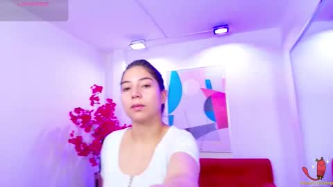 Snapshot of ema_louisx chatting on September 18, 12:29 pm Ema louisx online show from September 18, 12:29 pm