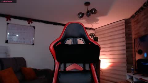 Snapshot of ema_ploxx chatting on January 11, 2:41 am ema_ploxx online show from January 11, 2:41 am