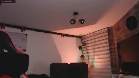 Snapshot of ema_ploxx chatting on January 13, 4:18 am ema_ploxx online show from January 13, 4:18 am