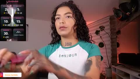 Snapshot of ema_ploxx chatting on February 25, 11:22 pm ema_ploxx online show from February 25, 11:22 pm