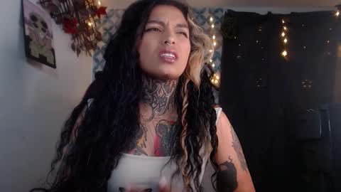 Snapshot of ema_ploxx chatting on September 20, 3:29 am ema_ploxx online show from September 20, 3:29 am