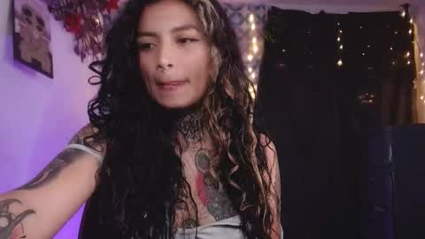 Snapshot of ema_ploxx chatting on September 28, 1:55 am ema_ploxx online show from September 28, 1:55 am