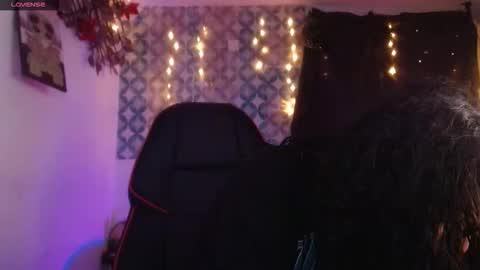 Snapshot of ema_ploxx chatting on October 3, 5:37 am ema_ploxx online show from October 3, 5:37 am