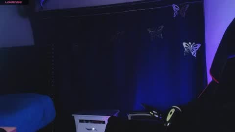 ema_ploxx online show from April 25, 3:53 am