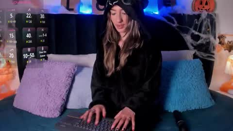 Ema online show from October 30, 9:15 pm