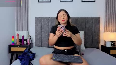 Snapshot of ema_stone65 chatting on November 18, 10:14 pm Ema online show from November 18, 10:14 pm