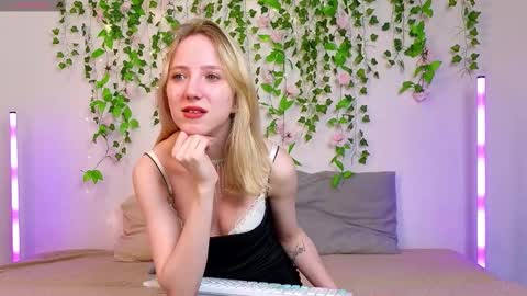 Emma online show from March 12, 3:40 pm