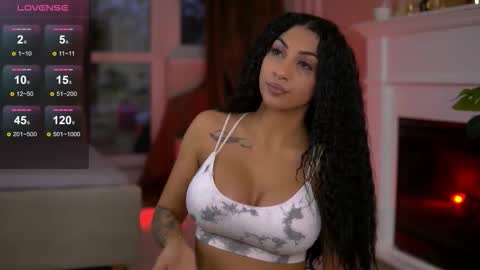 Snapshot of emahallee chatting on November 20, 5:29 am Ema online show from November 20, 5:29 am