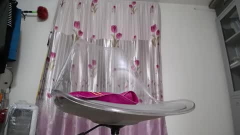 Snapshot of emailisa chatting on December 4, 5:28 am emailisa online show from December 4, 5:28 am