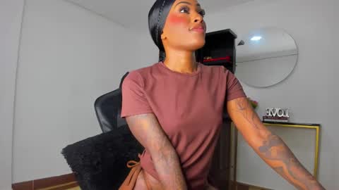 Snapshot of emattaylor chatting on November 29, 11:02 am . online show from November 29, 11:02 am