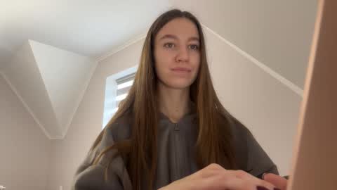 Snapshot of emberfamn chatting on December 19, 11:39 am Alina online show from December 19, 11:39 am