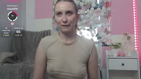 Snapshot of emberluna_ chatting on June 18, 6:46 am Ember online show from June 18, 6:46 am
