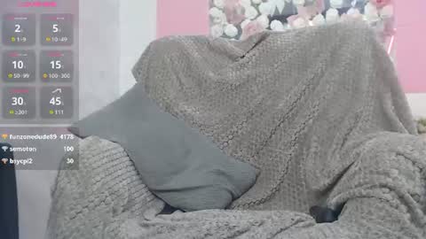Snapshot of emberluna_ chatting on June 29, 10:15 am Ember online show from June 29, 10:15 am