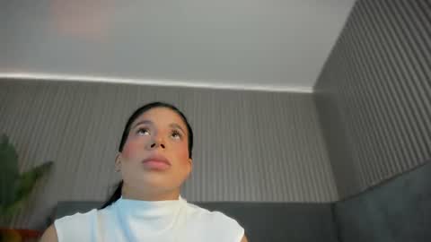 emelie_89 online show from June 13, 11:41 am