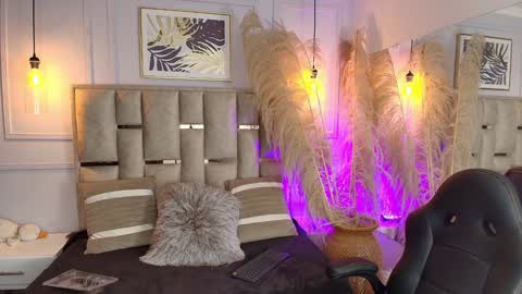 Snapshot of emelie_ch_ chatting on January 23, 6:06 am Emily  online show from January 23, 6:06 am