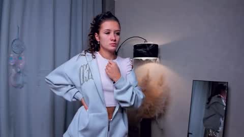 Emma online show from November 4, 1:05 am