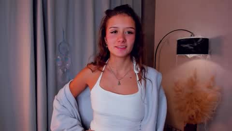 Snapshot of emelineweeman chatting on November 5, 1:05 am Emma online show from November 5, 1:05 am