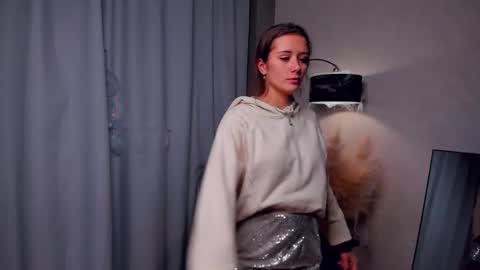 Snapshot of emelineweeman chatting on November 8, 1:06 am Emma online show from November 8, 1:06 am