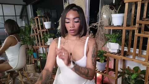 Snapshot of emely_brandon_ chatting on December 14, 1:06 am anyelii online show from December 14, 1:06 am