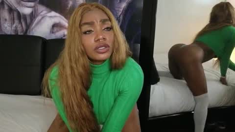 Snapshot of emely_brandon_ chatting on November 28, 4:37 am anyelii online show from November 28, 4:37 am