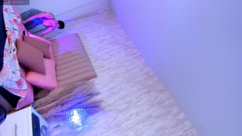 Snapshot of emely_florence_ chatting on June 11, 12:32 am Emely Florence online show from June 11, 12:32 am