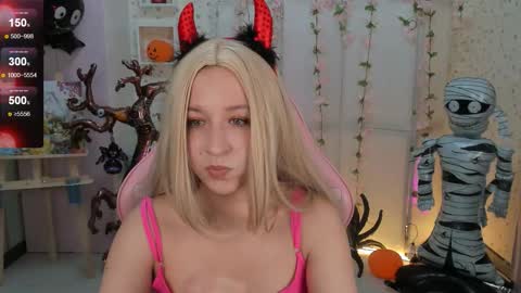 Snapshot of emely_garcias chatting on November 1, 12:07 pm emelia online show from November 1, 12:07 pm