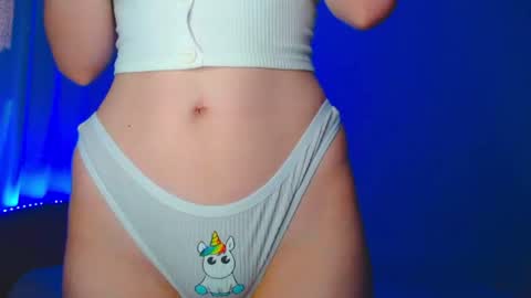 Snapshot of emelycrystal chatting on August 3, 3:38 am Emely online show from August 3, 3:38 am