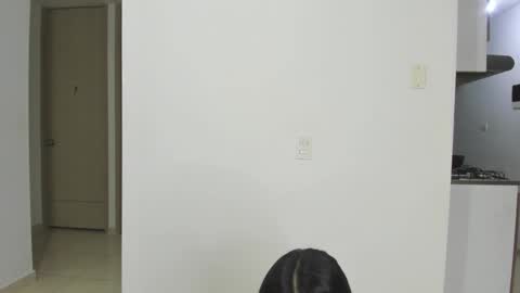 Snapshot of emi_latingirl chatting on October 18, 9:21 am EMILY online show from October 18, 9:21 am