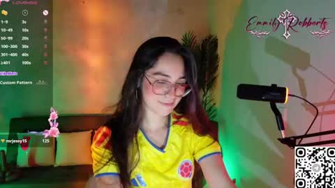 Snapshot of emi_roberts chatting on June 28, 1:44 am Emmily Roberts online show from June 28, 1:44 am