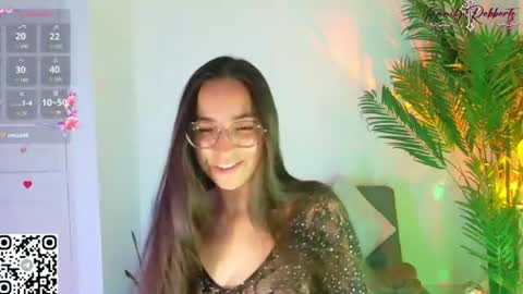 Snapshot of emi_roberts chatting on July 14, 10:48 pm Emmily Roberts online show from July 14, 10:48 pm