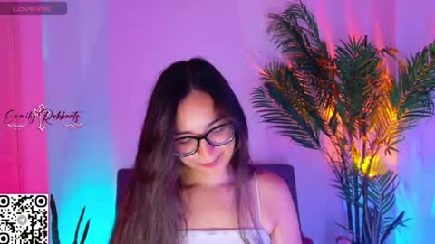 Snapshot of emi_roberts chatting on July 28, 9:47 pm Emmily Roberts online show from July 28, 9:47 pm