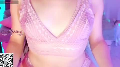 Snapshot of emi_roberts chatting on July 30, 10:09 pm Emmily Roberts online show from July 30, 10:09 pm