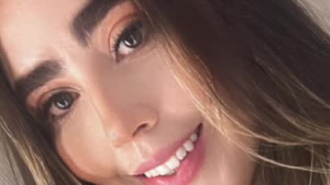 emi_royse online show from December 19, 6:37 pm