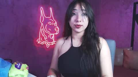 Snapshot of emiantonella_ chatting on December 16, 1:10 am Antonella online show from December 16, 1:10 am