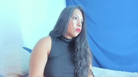 Snapshot of emiily15_ chatting on January 27, 8:39 pm Emi online show from January 27, 8:39 pm