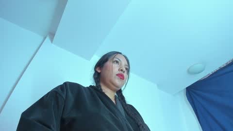 Snapshot of emiily15_ chatting on January 28, 8:47 pm Emi online show from January 28, 8:47 pm